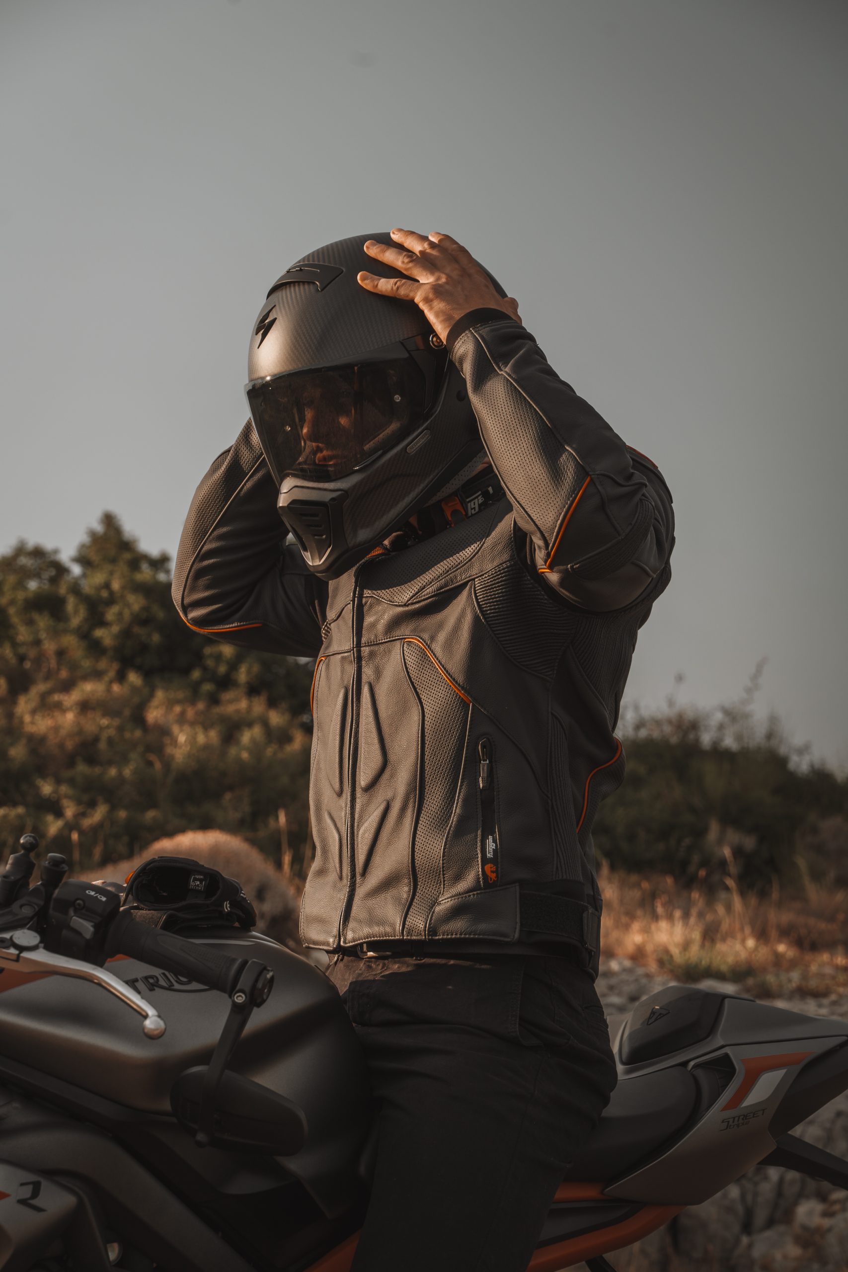 moto casque triumph veste motard