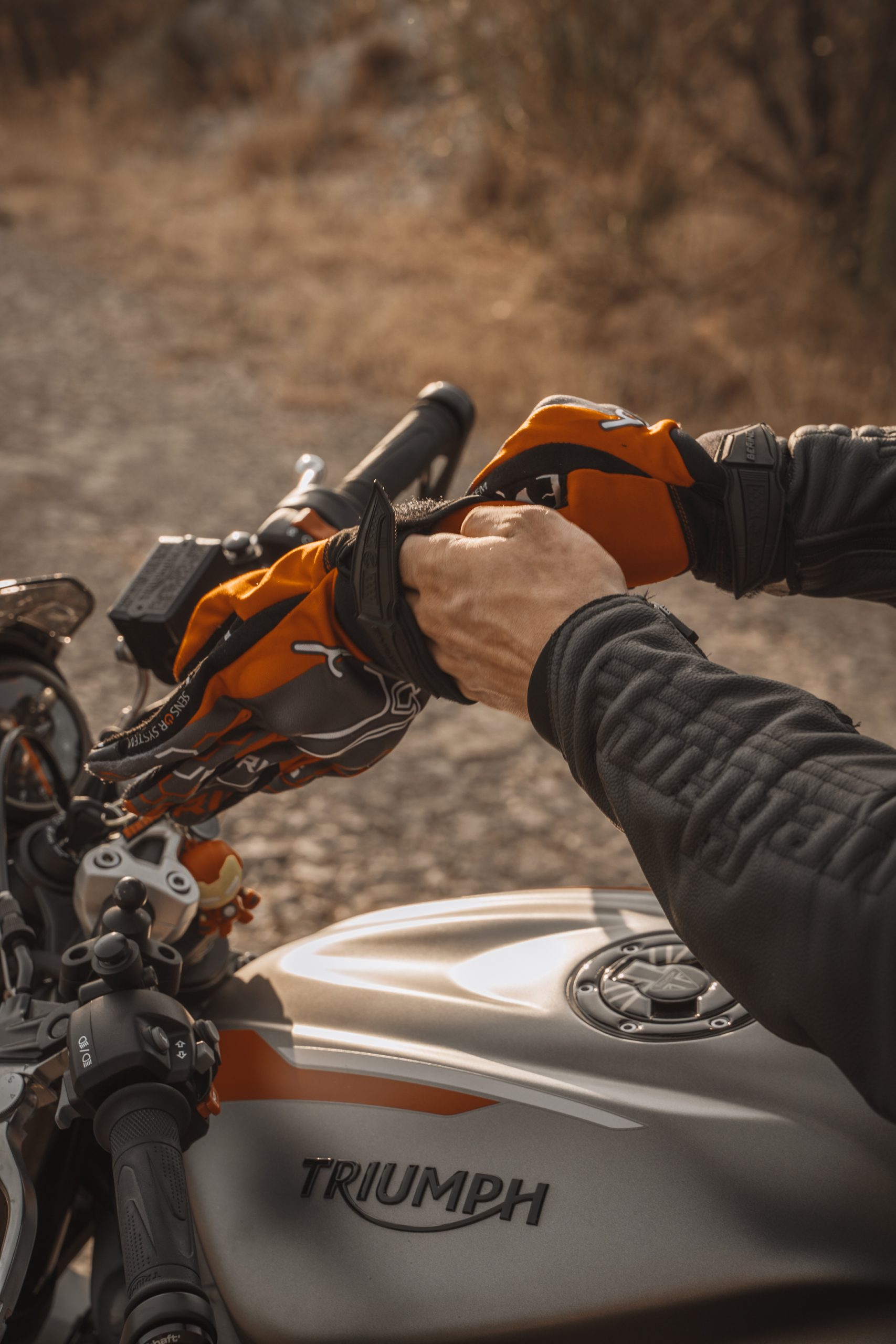 moto casque triumph veste motard