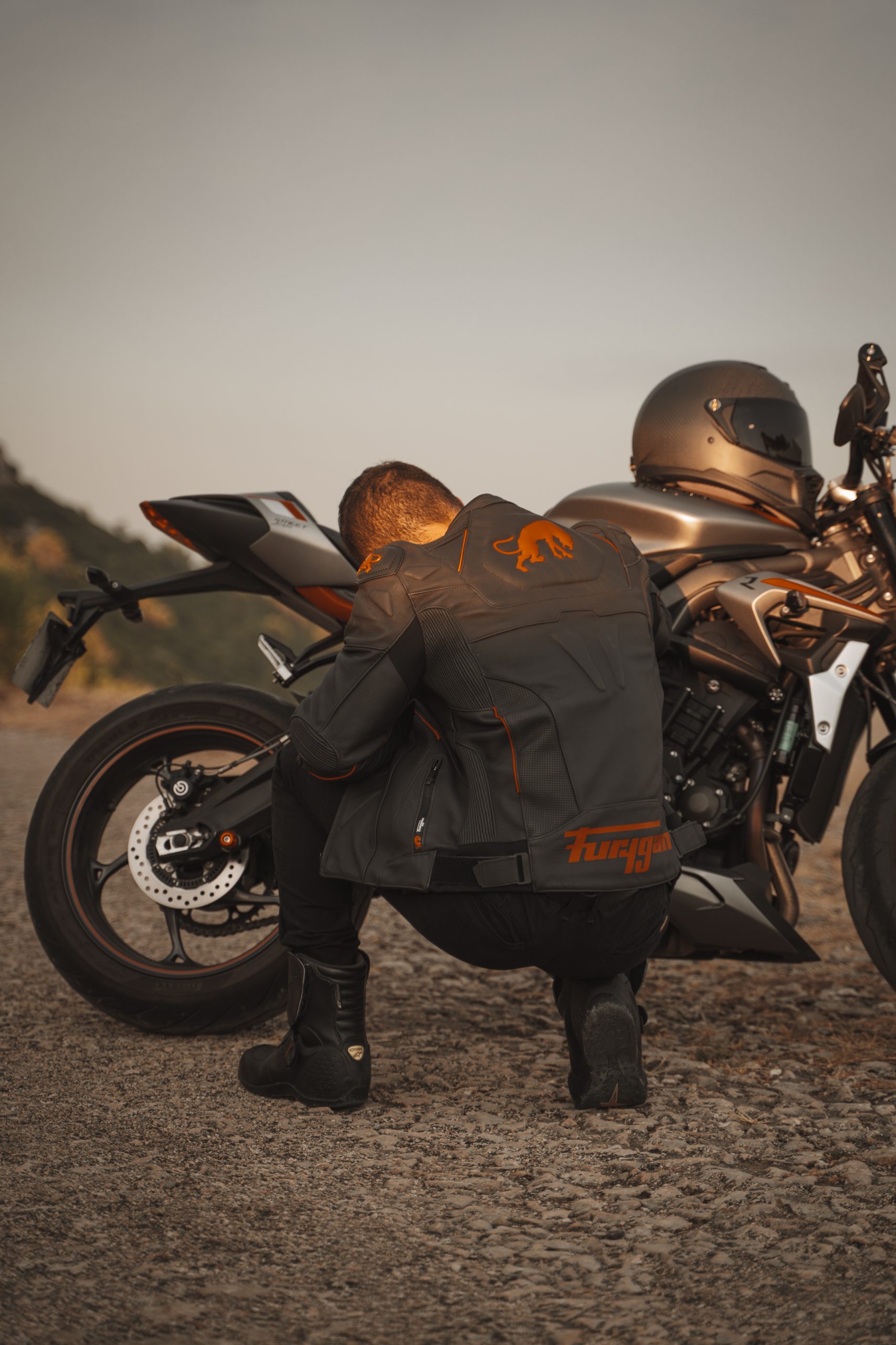 moto casque triumph veste motard